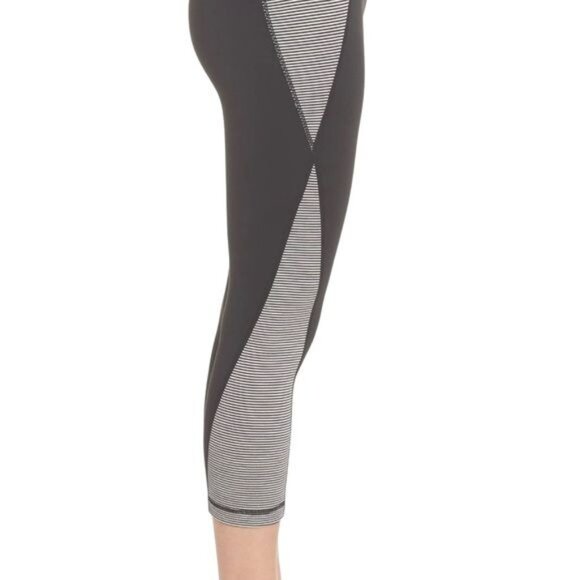 Zella High Waist Crop Leggings Stripe in Black and White Size Large - Picture 4 of 10